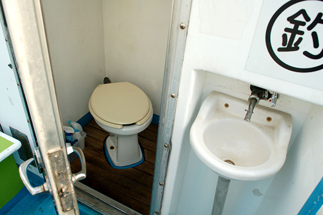 スペースが広く使いやすい個室トイレ